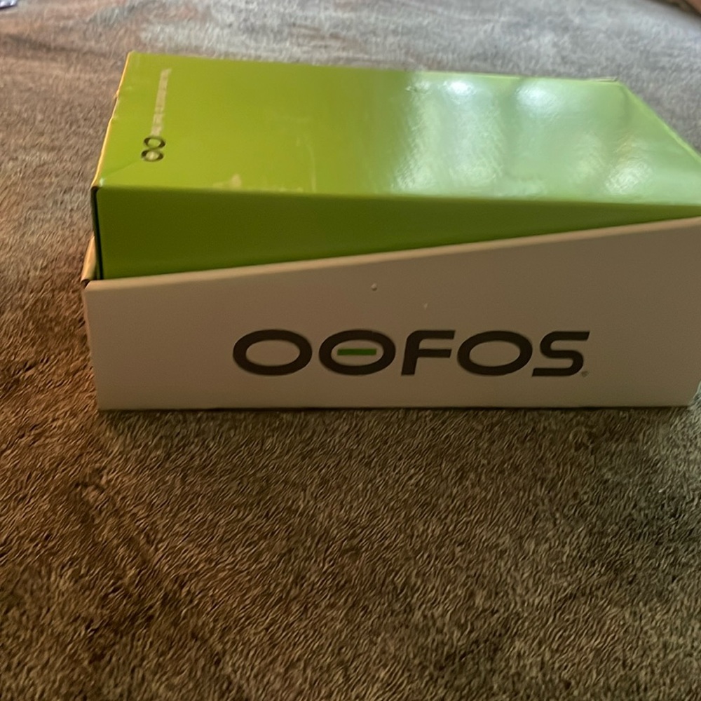 New Women’s  OOFOS